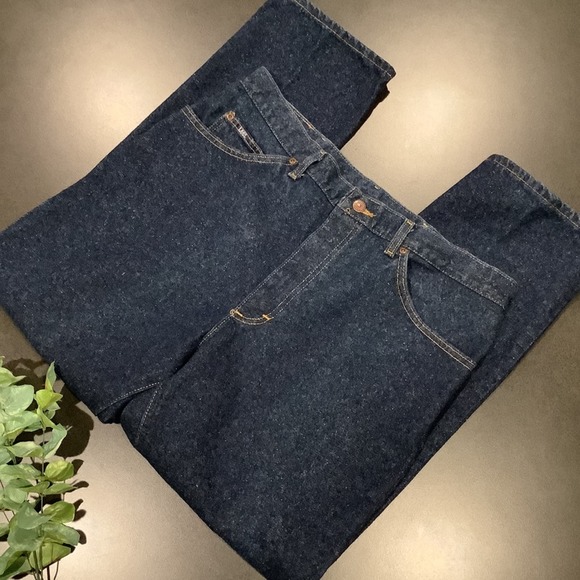 Vintage Lee Dark Rinsed Stone Wash Jeans Yellow Stitching Pleated Legs USA - Picture 4 of 16